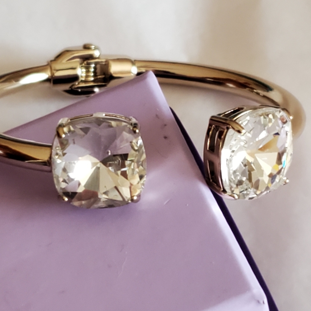 Elegant Gold Women's Bracelet